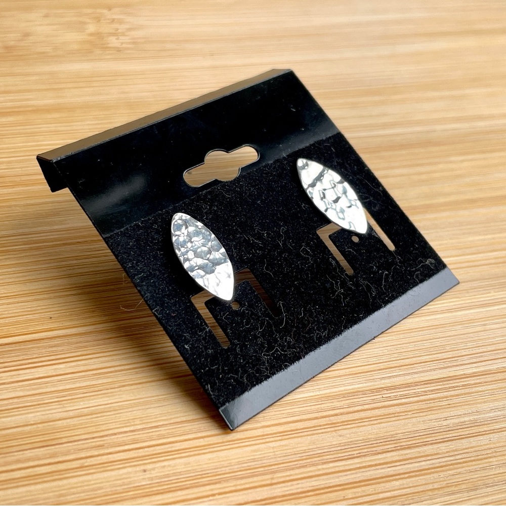 Oval stud earrings / 925 sterling silver/ textured front